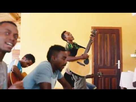 Velogno Jeso : Groupe Tsinfitaka