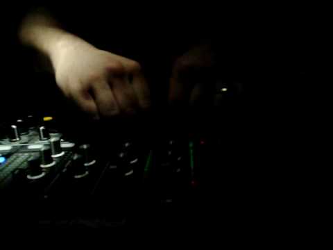 8-9 # RAÚL CREMONA @ RECYCLER DANCE (SALA VERSUS) (10-07-2010)