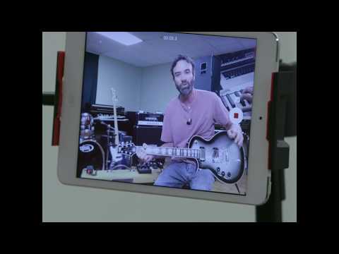 Live streaming guitar with iRig Stream streaming audio interface