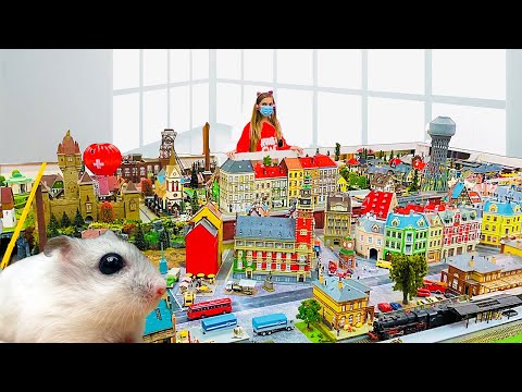 🐹 WORLD'S LARGEST HAMSTER MAZE! 🐹 Hamster escapes the amazing maze!