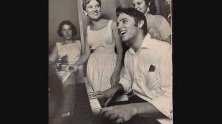 Elvis Presley- i m gonna sit right down And Cry (Over You).wmv