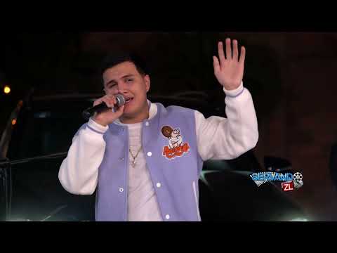 Alex Favela - Medio Fresa (En Vivo 2023)