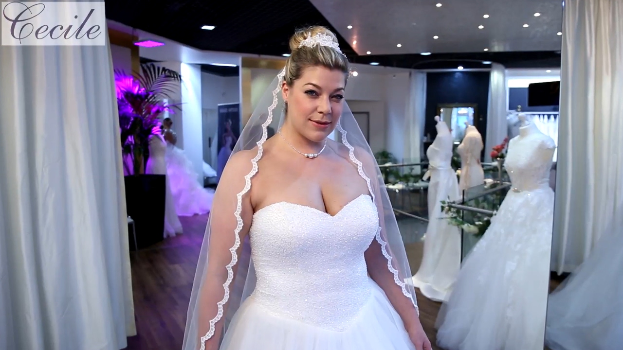 Liebt eure Rundungen: Prinzessinnenkleid für kurvige Bräute