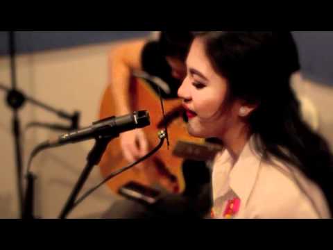 Super Bass - Nicki Minaj (Julie Anne San Jose Cover) Acoustic