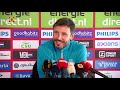 Mark van Bommel weet niet of druk bij PSV of Ajax ligt: ‘Je kunt het van twee kanten bekijken’