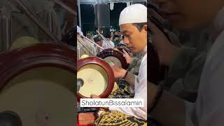 Download lagu Sholatun #azzahir #trending #viral #habibbidinassegaf #majelissholawat #sholawat #majlis #indonesia mp3