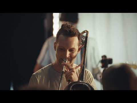 Jazzkombinat - Dogwalkers by We don't suck, we blow!