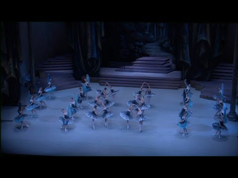 Bolshoi Ballet in cinema | Raymonda - Valse fantastique (act I)