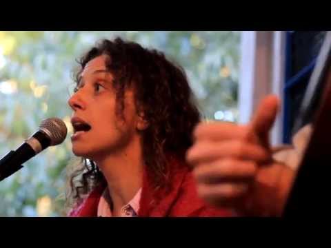 El niño - Luna Monti y Juan Quintero, Del otro lado del árbol