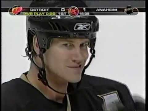 Detroit Red Wings @ Anaheim Ducks (Gm. 6) May 22, 2007 - Teemu Selanne, Chris Chelios, Dominik Hasek