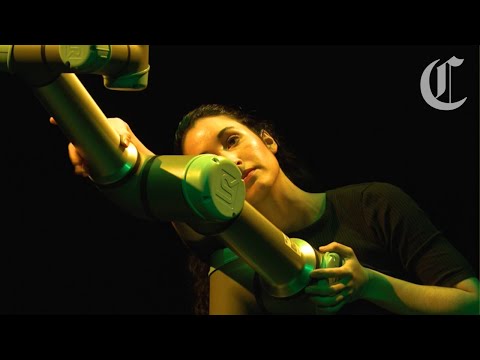 Dancing robot takes center stage at S.F.'s Exploratorium