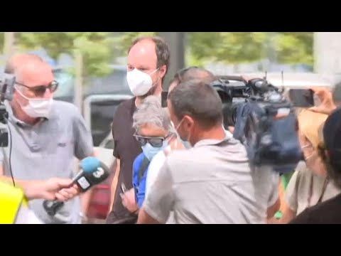 Football: Messi's father Jorge arrives at airport ahead of departure | AFP