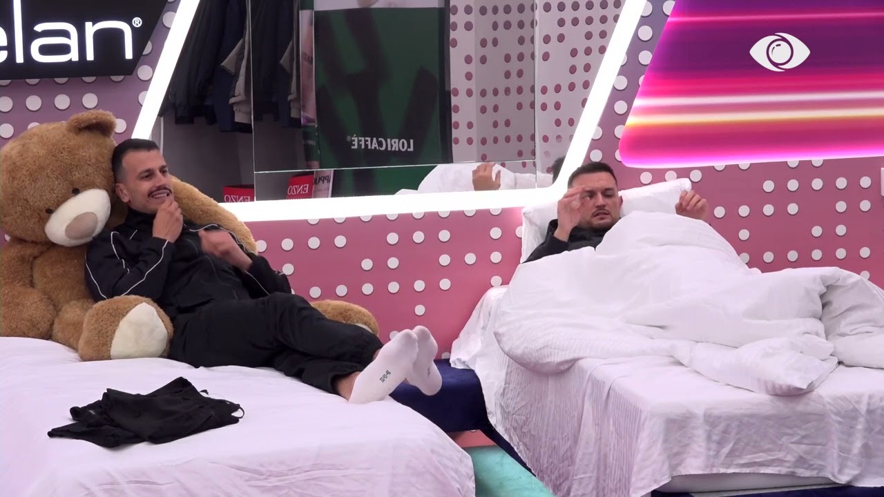 Plehrat i ka si kundërpërgjigje…/ Mateo-Shëndritit për Mirin: Nuk do ma merrte mendja se do bëhej ushtar i Rogertit!