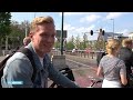 Boete voor appen op fiets: 'Oei, dat is wel heel veel' - RTL NIEUWS