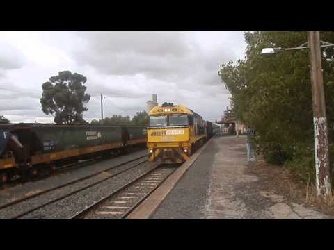 NR32 "The Overland" at Murtoa