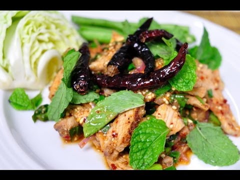 [Comida Tailandesa] Salada Picante de Porco Grelhada (Mu Yang Nam Tok)