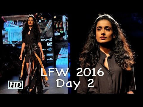 LFW: Watch Sarah-Jane's STUNNING ramp walk
