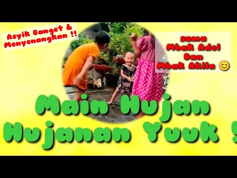 Seru sekali hujan hujanan sama Mbak Adel & Mbak Akila 😊😍