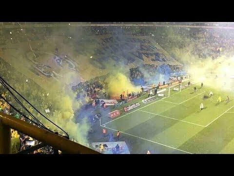 "Recibimiento de la Aficion de tigres en la Final Regia 2017" Barra: Libres y Lokos &bull; Club: Tigres