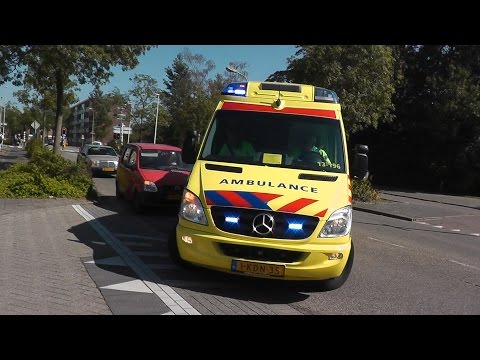 Ambulance 13-196 met spoed naar Woningbrand Hooft Hasselaarstraat Purmerend