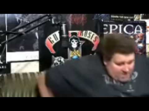 Drachenlord steht auf