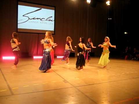 Team Shaking Bellas uppvisning på Liseberg. Magdans/orientalisk dans/bellydance