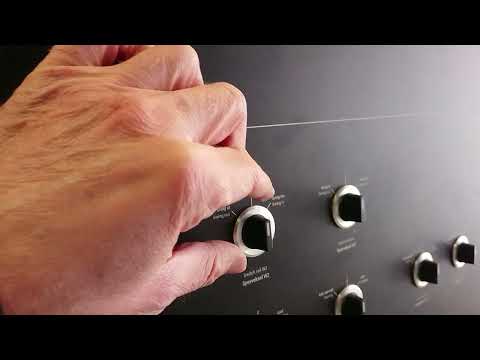 Loading of chairs on Vangsliekspressen. Doppelmayr D-Line, 6 CLD-B. Oppdal skisenter, Norway.