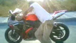 preview picture of video 'acrobacia en moto en AJALPAN  (MOTO SUZUKI GXS-R 600CC)'