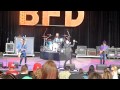 Stone Temple Pilots performing "Out Of Time ...