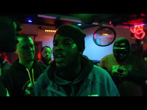 King Fame vs Dizz Don Dotta