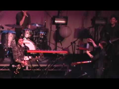 Tegan & Sara 10-18-08  T& S hug! + Tegan's new/old song