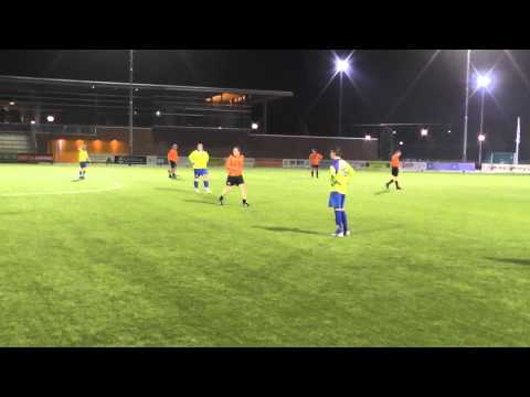 Opjestropdas 17 okt 2013 OSM '75 6 - VV De Meern 9 com 1-3 Rob krijgt bal ongelukkig op z'n hand