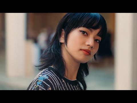 Nana Komatsu with Caroline de Maigret at the 2022/23 Métiers d'art CHANEL – DAKAR show