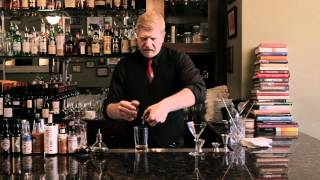 How to make a Bee's Knees - DrinkSkool Cocktails