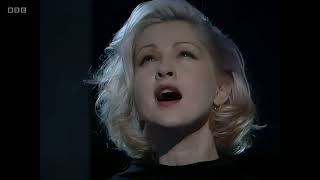 Cyndi Lauper - The World Is Stone (legendada em português)