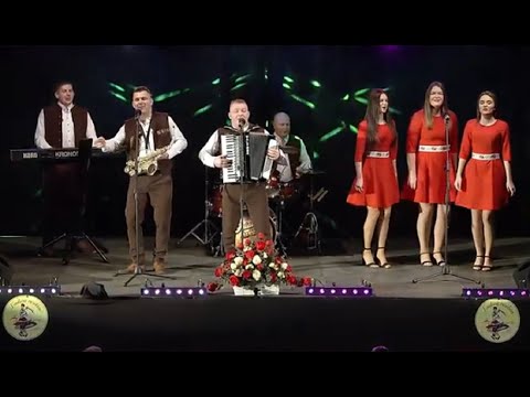 Skupina ROLLAND a DIEVČENSKÉ TRIO z Čirča - V zelenom hájičku