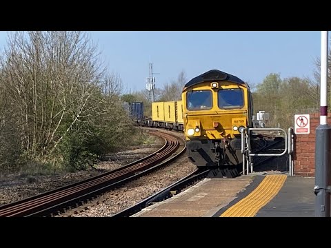 MSC “Sorrento” 66709 from the end of platform 1 with 39 containers 12:59 4L Lea Road 4/4/2025