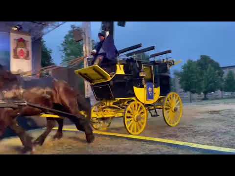 Unsere gelbe Postkutsche beim Staatstheater Cottbus