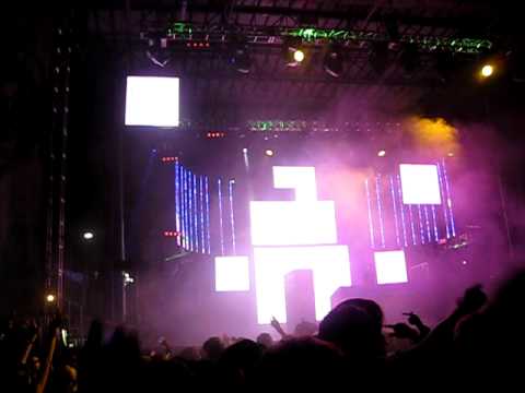 Boys Noize @ EDC 2009: "This is Michael Jackson/Cocotte"