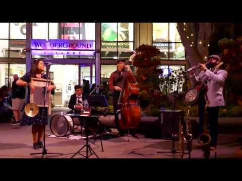 Holy Crow Jazz Band - Blues My Naughty Sweetie