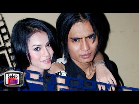 Regina Gantikan Posisi Charly Setia Band