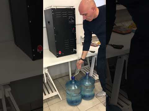 Unicum Nero – берём воду одновременно из 2 бутылей