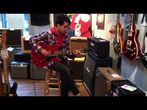Dan Miles demos 1964 Gibson ES-330 through 1962 Fender Conc