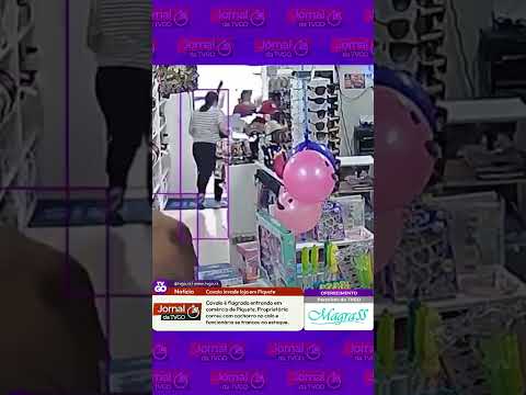 Cavalo invade loja em Piquete