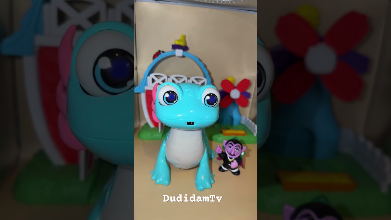 Sandy singing Happy song