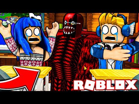 PORTO I MIEI AMICI NELLA SCUOLA PAUROSA DI ROBLOX!!!