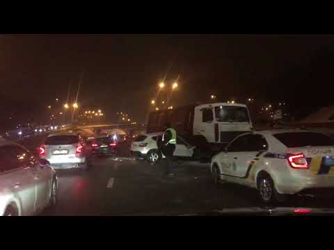 В сети появилось видео аварии в районе моста Патона