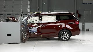 2015 Kia Sedona small overlap IIHS crash test
