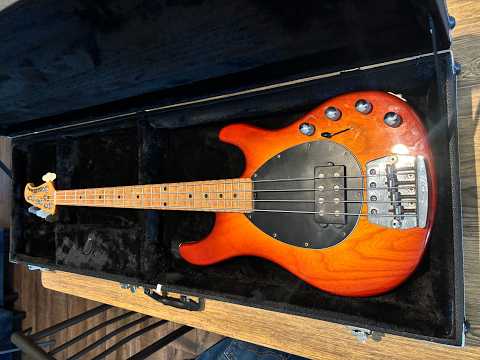Ernie Ball Music Man Sterling 4 String with Maple Fretboard 1993 - 2002 - Sunburst image 9