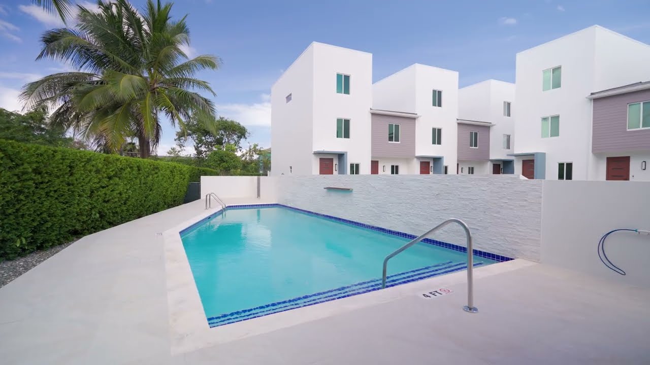 SPACIOUS & MODERN 3 BR TOWNHOME - EXCELLENT LOCATION!